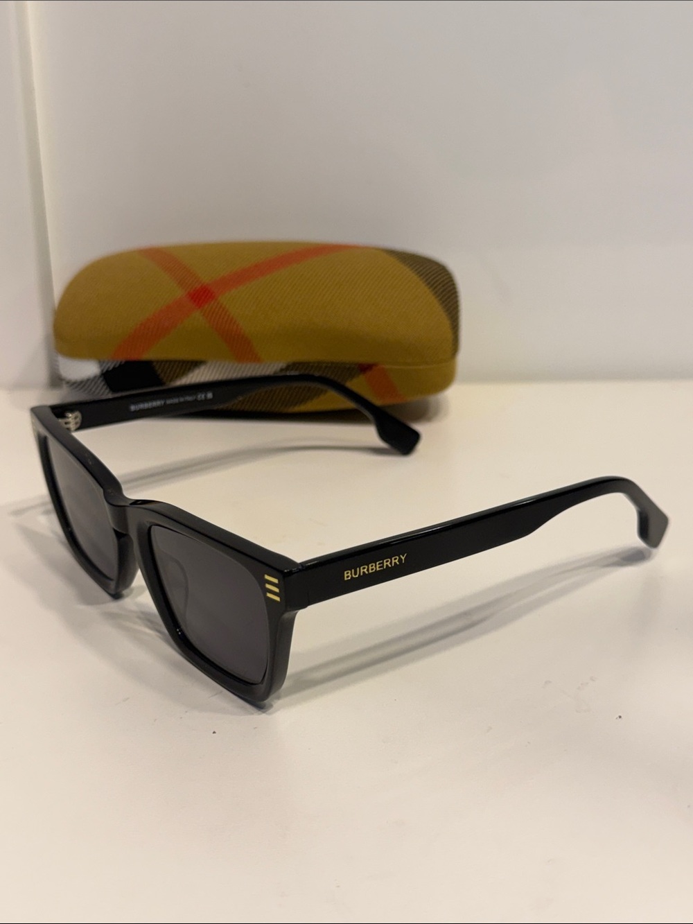 Men’s Burberry Black Square Sunglasses / shades